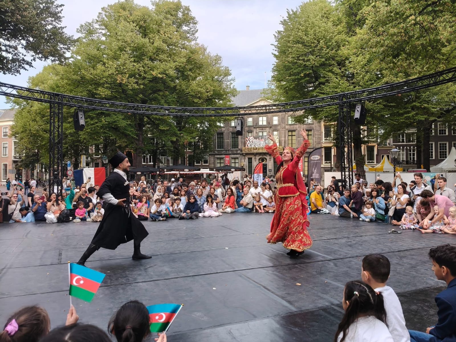 Azərbaycan mədəniyyəti Haaqada keçirilmiş beynəlxalq festivalda böyük maraq və coşqu ilə qarşılanıb (FOTO)