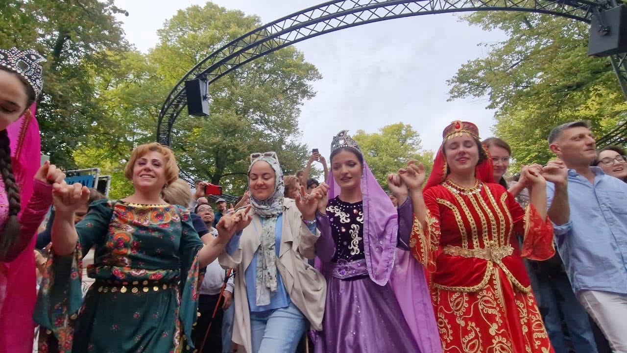 Azərbaycan mədəniyyəti Haaqada keçirilmiş beynəlxalq festivalda böyük maraq və coşqu ilə qarşılanıb (FOTO)