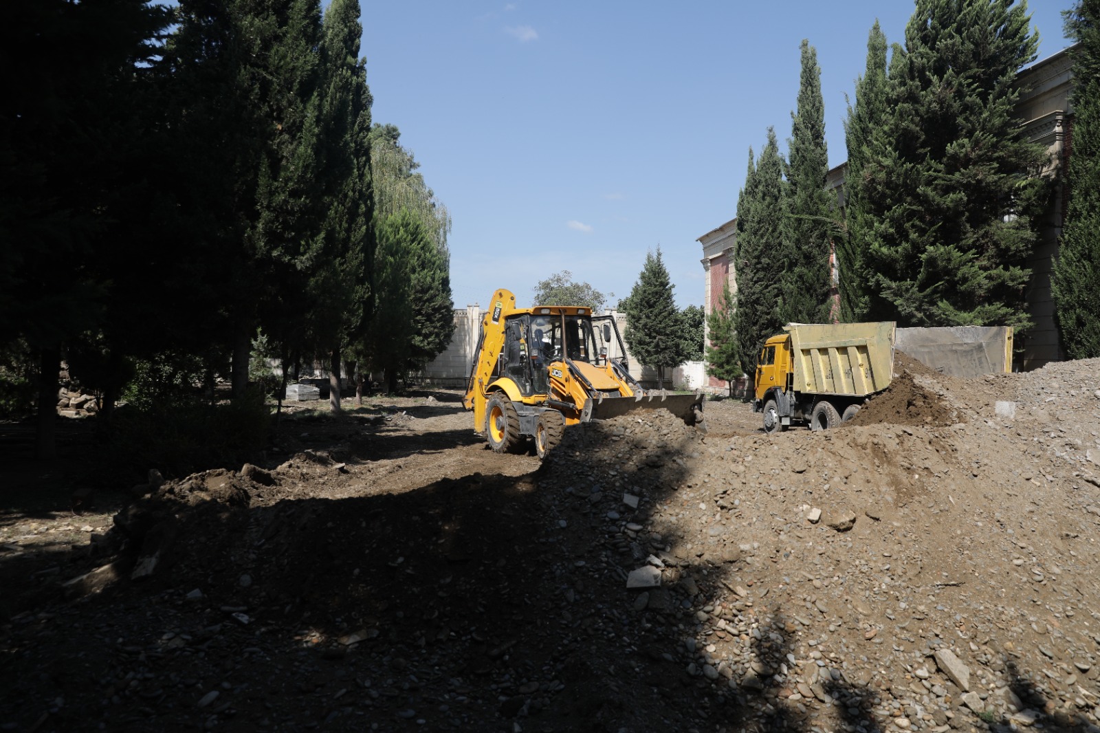 Xudatda Heydər Əliyev adına park əsaslı təmir edilir (FOTO)
