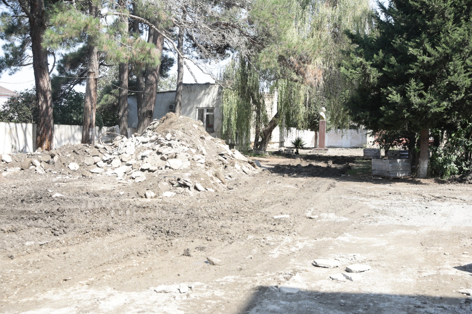Xudatda Heydər Əliyev adına park əsaslı təmir edilir (FOTO)