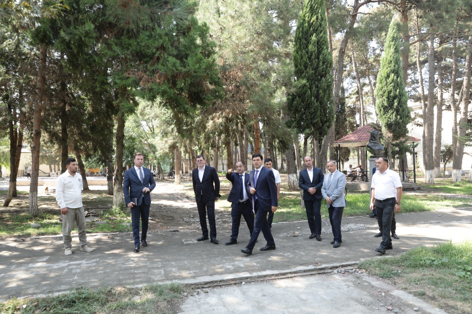 Xudatda Heydər Əliyev adına park əsaslı təmir edilir (FOTO)