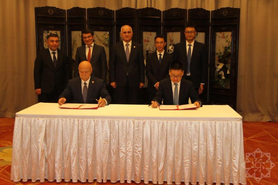 Çin şirkəti Ələt Azad İqtisadi Zonasında günəş panelləri istehsal edəcək (FOTO)