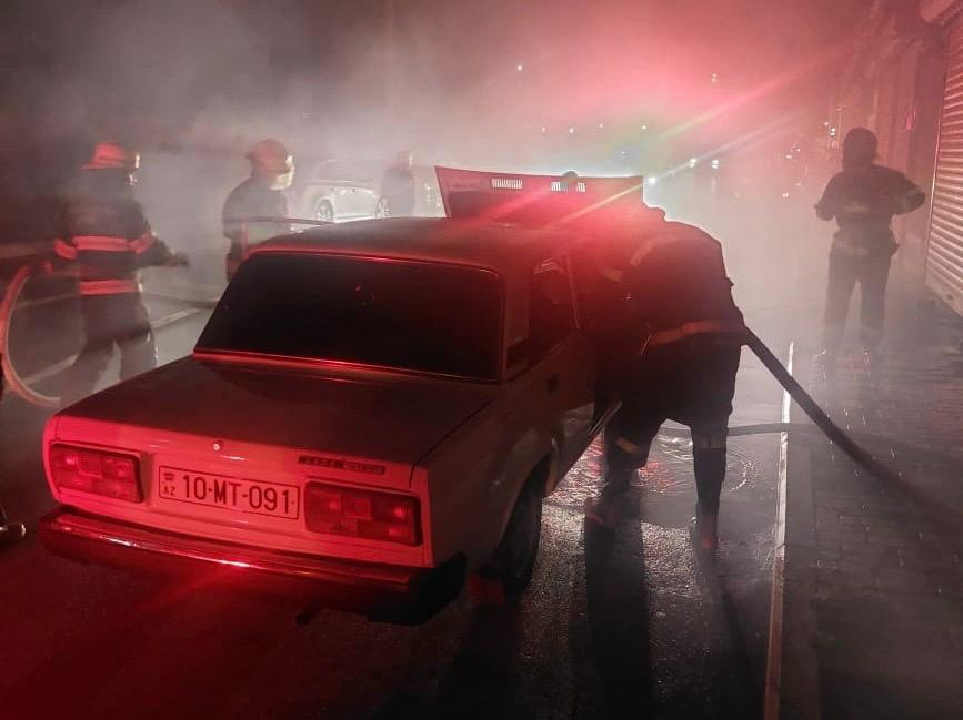 Şəmkirdə minik avtomobilində yanğın baş verib (FOTO/VİDEO)