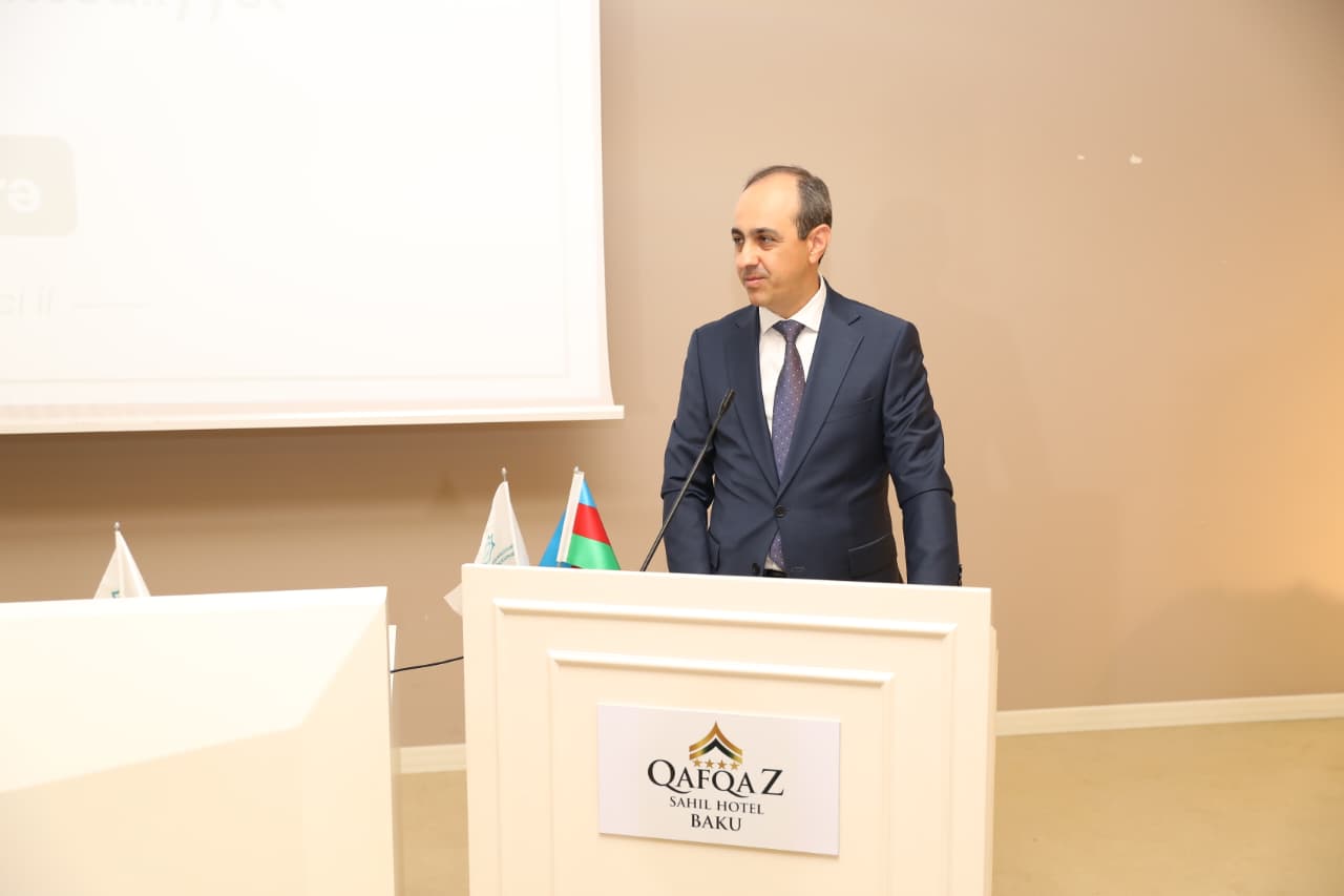 Qanunsuz tibb fəaliyyətinə qarşı mübarizə ilə bağlı ictimai müzakirə aparılıb (FOTO)