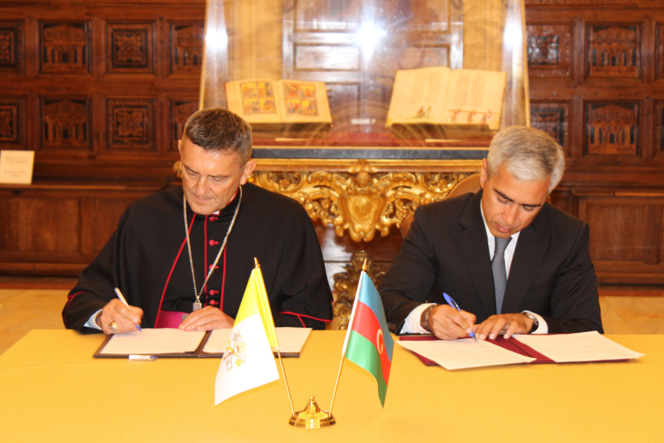 Heydər Əliyev Fondu ilə Vatikan Apostol Kitabxanası və Apostol Arxivi arasında memorandum imzalanıb (FOTO)