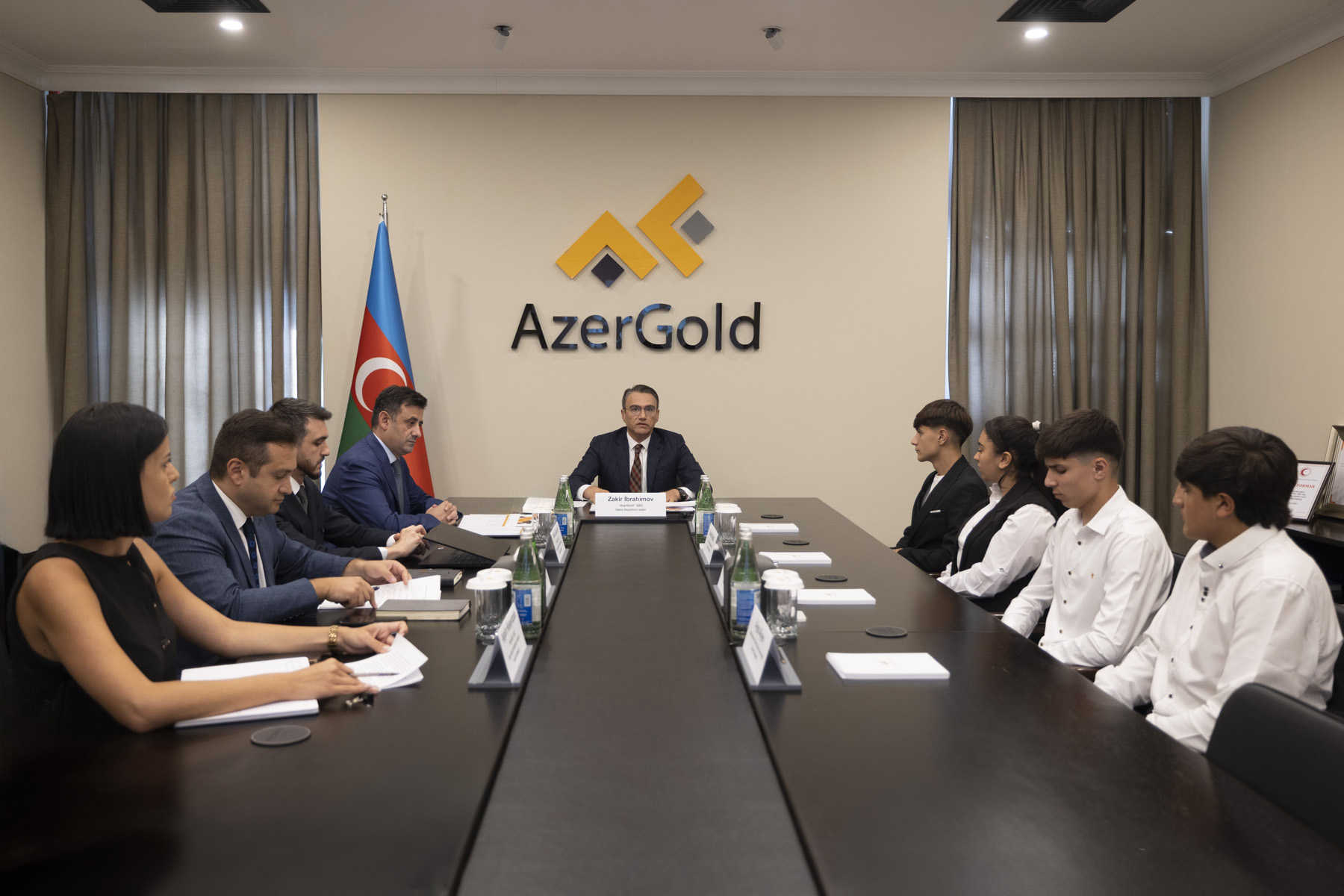 Zakir İbrahimov “Gələcəyin mədənçisi” təhsil layihəsinin tələbə adını qazanmış iştirakçıları ilə görüşüb (FOTO)