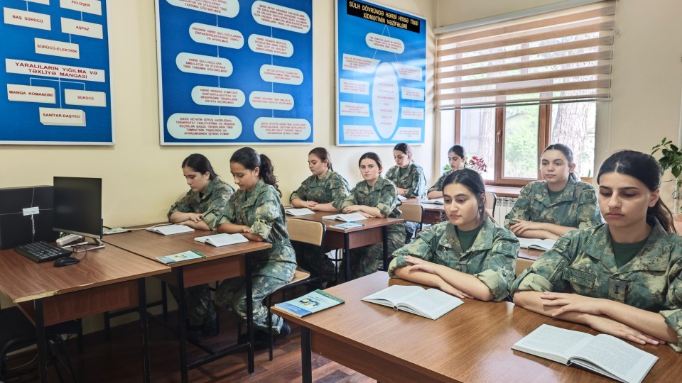 İlk dəfə olaraq Azərbaycan Tibb Universitetində qız hərbi həkimlər hazırlanacaq