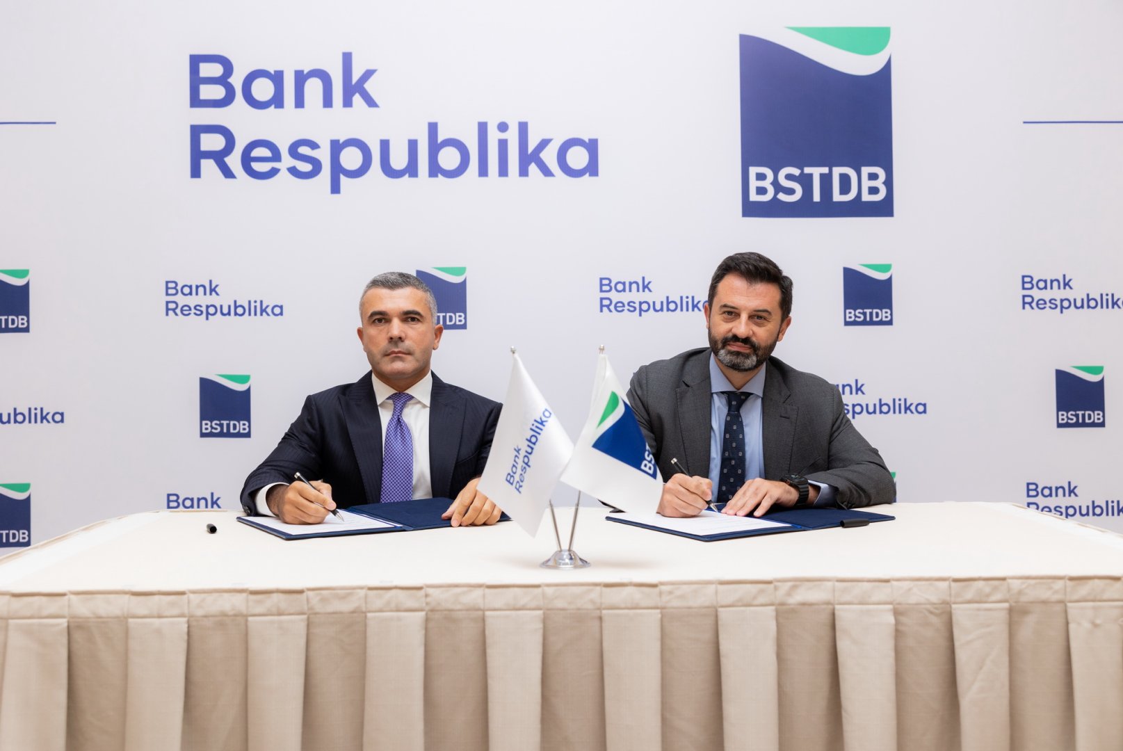 Bank Respublika və Qara Dəniz Ticarət və İnkişaf Bankı irihəcmli kredit sazişi imzalayıb (FOTO)