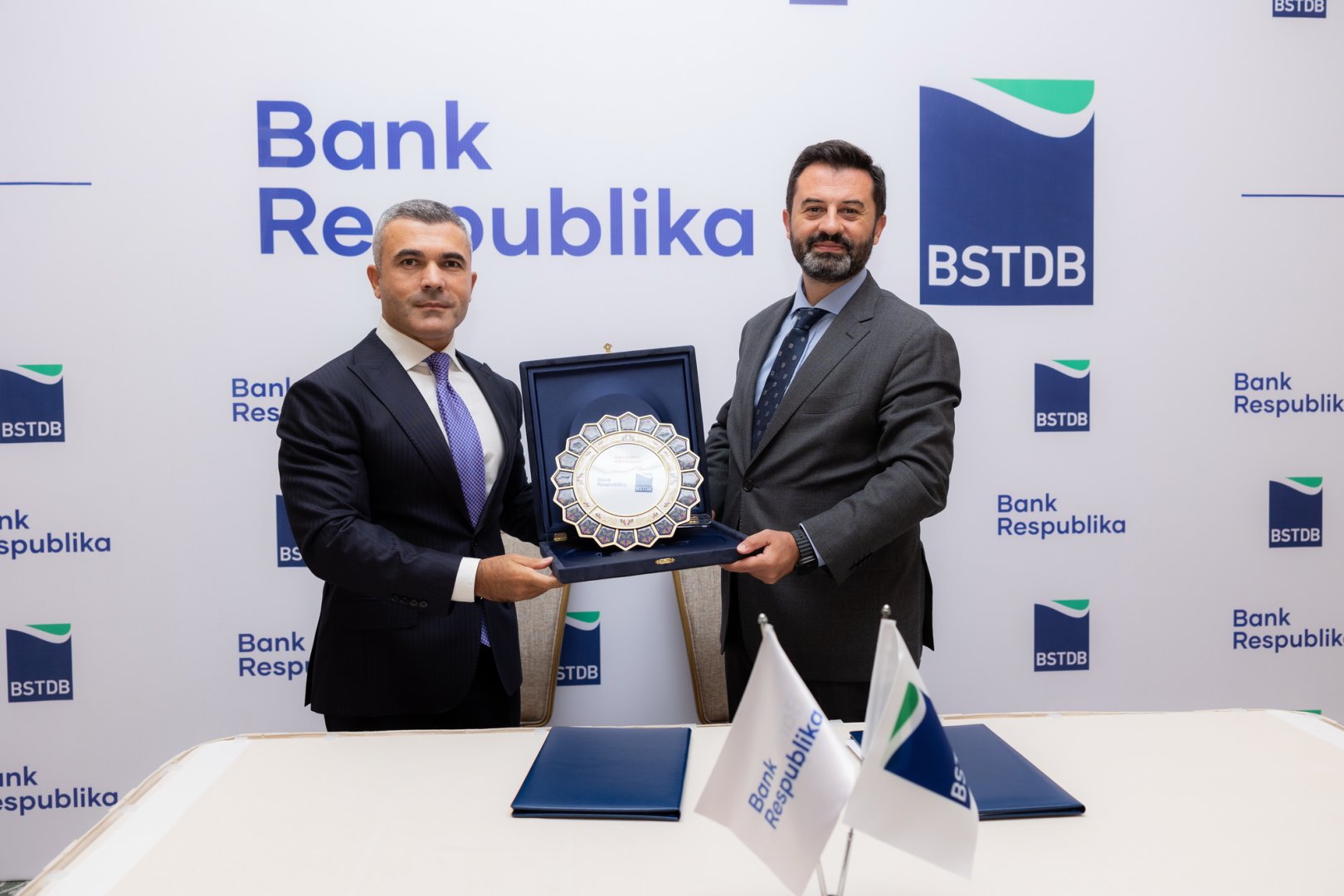 Bank Respublika və Qara Dəniz Ticarət və İnkişaf Bankı irihəcmli kredit sazişi imzalayıb (FOTO)