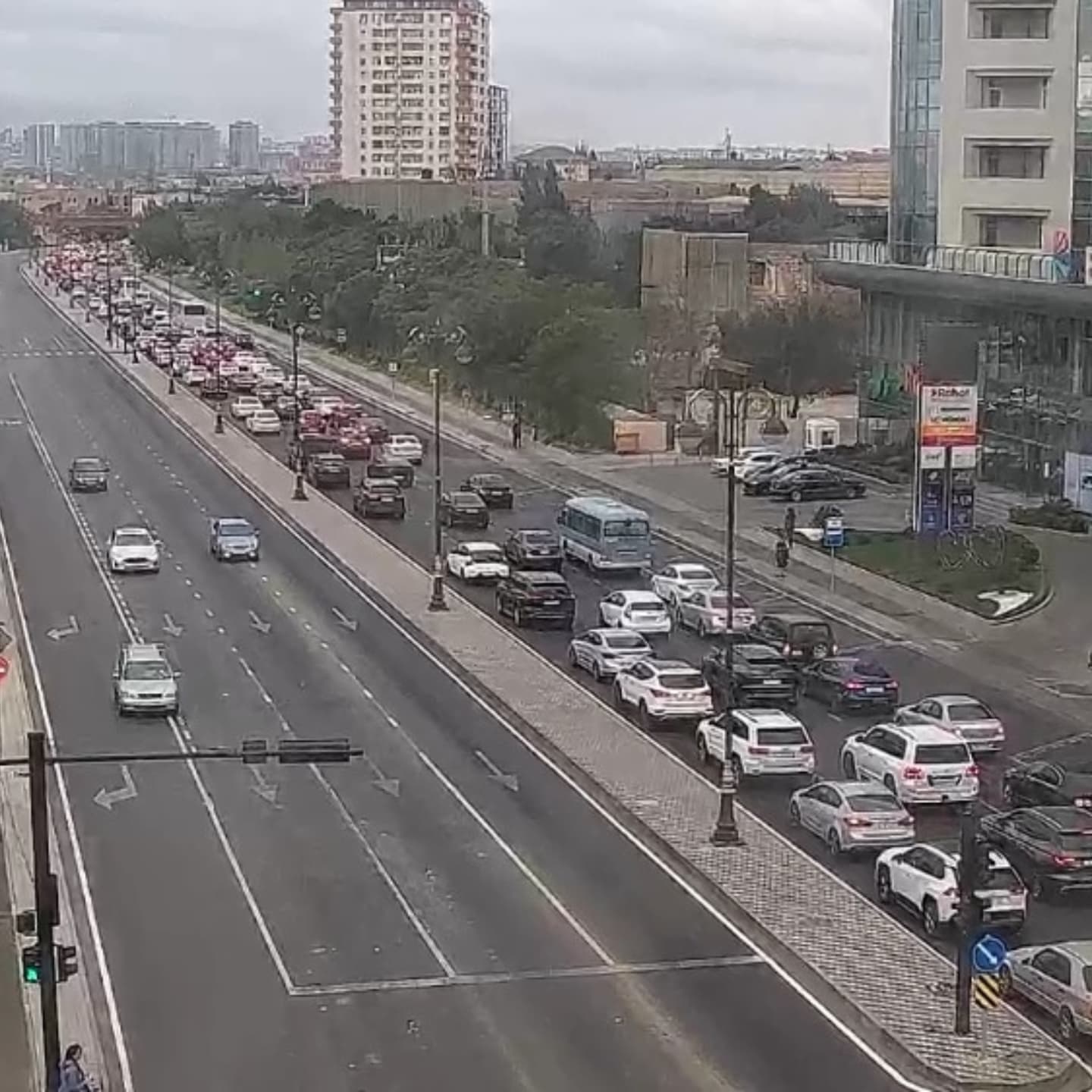 Sürücülərin NƏZƏRİNƏ: Paytaxtın bir sıra yollarında tıxac var - SİYAHI (FOTO)