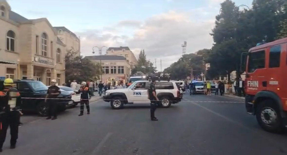 Xırdalanda çoxmərtəbəli yaşayış binasında yanğın baş verib, sakinlər təxliyə edilib (FOTO/VİDEO)
