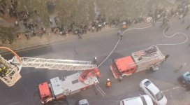 Xırdalanda çoxmərtəbəli yaşayış binasında yanğın baş verib, sakinlər təxliyə edilib (FOTO/VİDEO)