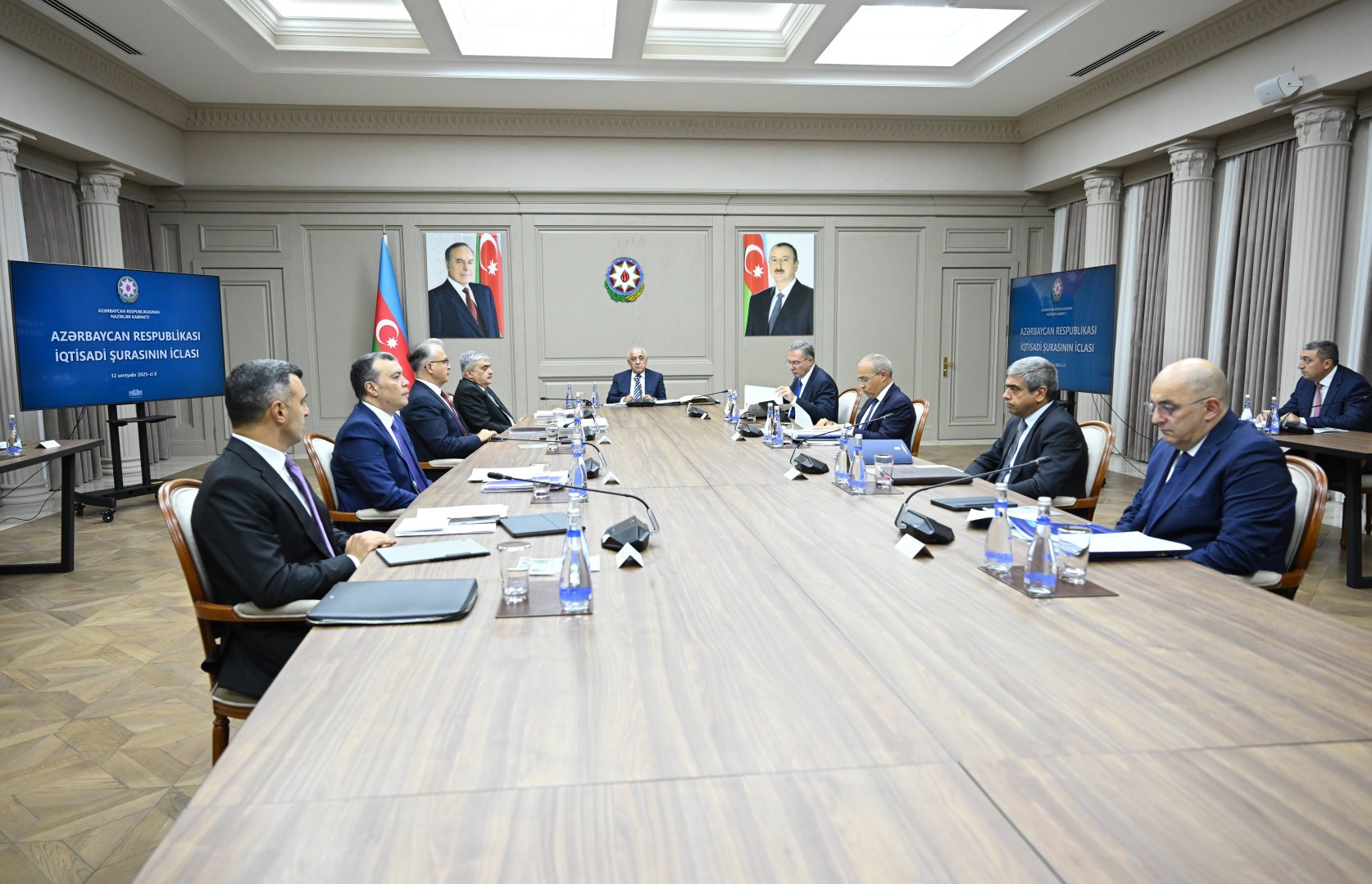 İqtisadi Şuranın iclasında Qarabağ və Şərqi Zəngəzurda yenidənqurmanın maliyyələşdirilməsi müzakirə edildi (FOTO)