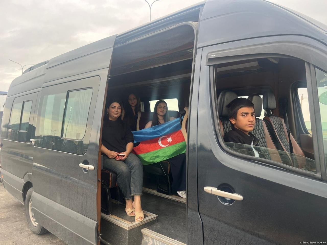 Xocalının Daşbulaq kəndinə köçən ailələrə mənzillərin açarları təqdim olunub (FOTO) (YENİLƏNİB)
