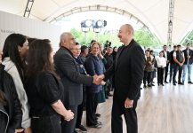 Prezident İlham Əliyev Qırmızı Bazar, Hadrut qəsəbələrinin və Sos kəndinin sakinləri ilə görüşüb (FOTO)