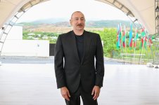 Prezident İlham Əliyev Qırmızı Bazar, Hadrut qəsəbələrinin və Sos kəndinin sakinləri ilə görüşüb (FOTO)