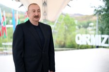 Prezident İlham Əliyev Qırmızı Bazar, Hadrut qəsəbələrinin və Sos kəndinin sakinləri ilə görüşüb (FOTO)