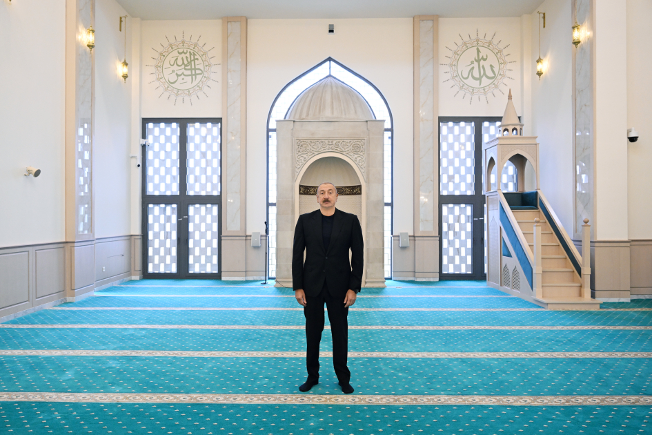 Prezident İlham Əliyev Hadrut qəsəbəsində inşa olunmuş məscidin açılışında iştirak edib (FOTO)