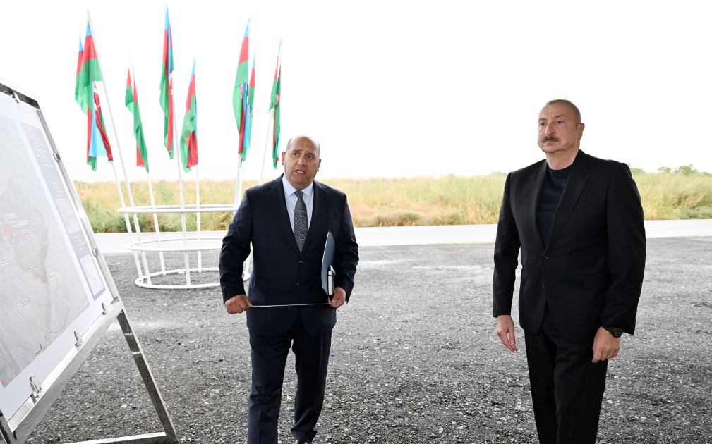 Prezident İlham Əliyev Füzuli rayonunun yeni salınacaq Qaraxanbəyli kəndinin təməlini qoyub (FOTO)