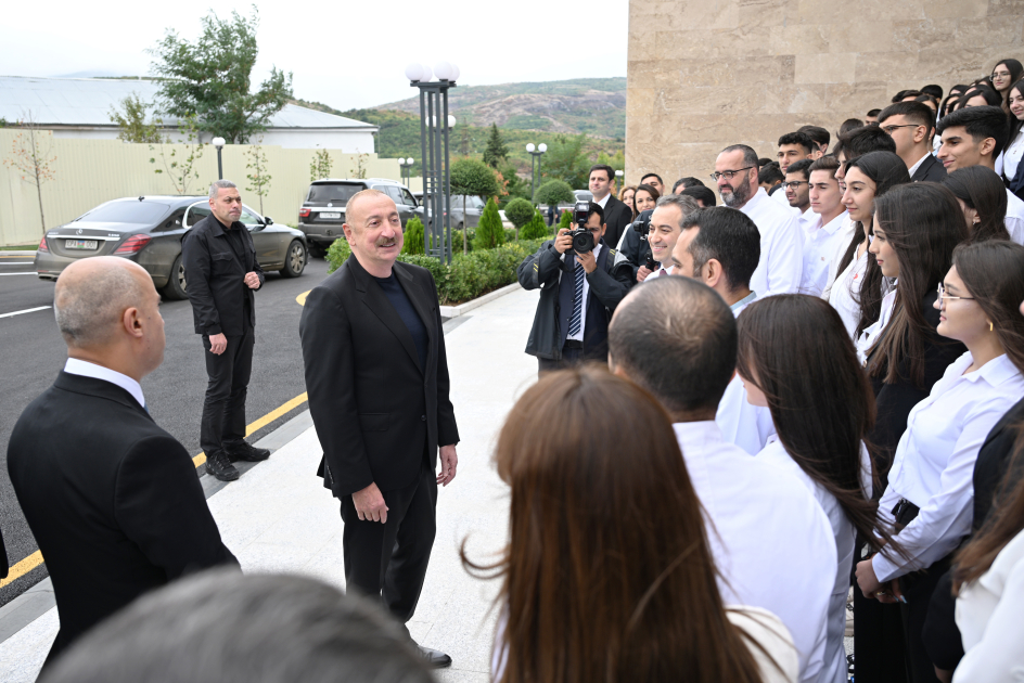 Prezident İlham Əliyev Qarabağ Universitetinin Klinikası binasının, Tibb və sağlamlıq elmləri fakültəsinin tədris korpusunun açılışında iştirak edib (FOTO)