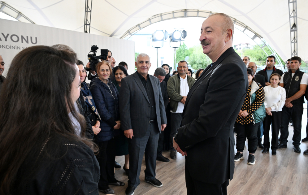 Prezident İlham Əliyev Qırmızı Bazar, Hadrut qəsəbələrinin və Sos kəndinin sakinləri ilə görüşüb (FOTO)