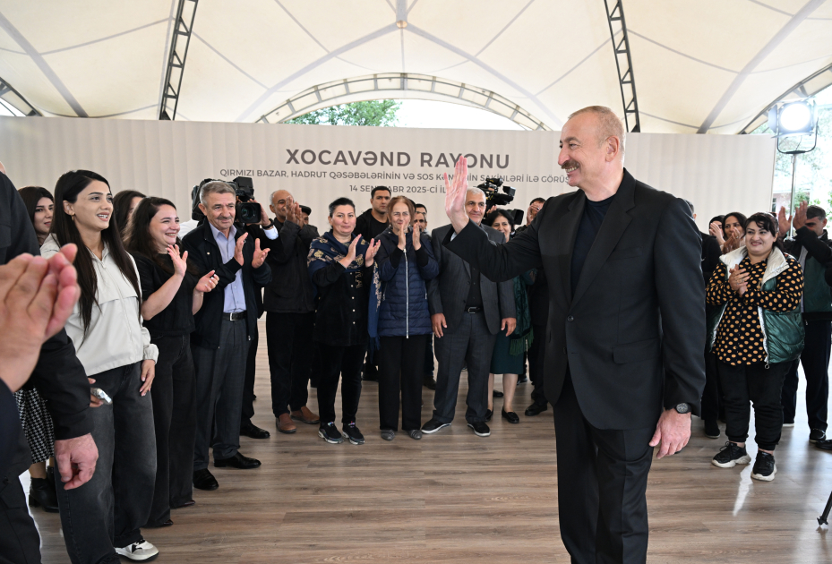 Prezident İlham Əliyev Qırmızı Bazar, Hadrut qəsəbələrinin və Sos kəndinin sakinləri ilə görüşüb (FOTO)