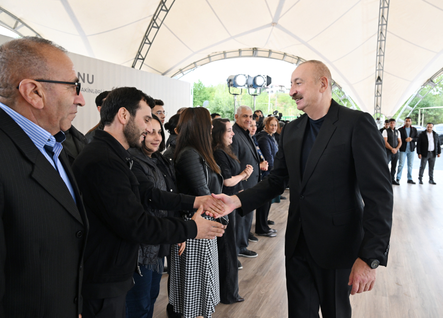 Prezident İlham Əliyev Qırmızı Bazar, Hadrut qəsəbələrinin və Sos kəndinin sakinləri ilə görüşüb (FOTO)