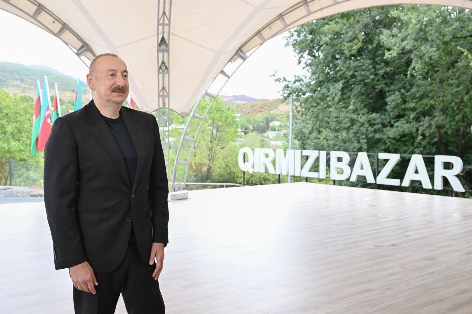 Prezident İlham Əliyev Qırmızı Bazar, Hadrut qəsəbələrinin və Sos kəndinin sakinləri ilə görüşüb (FOTO)