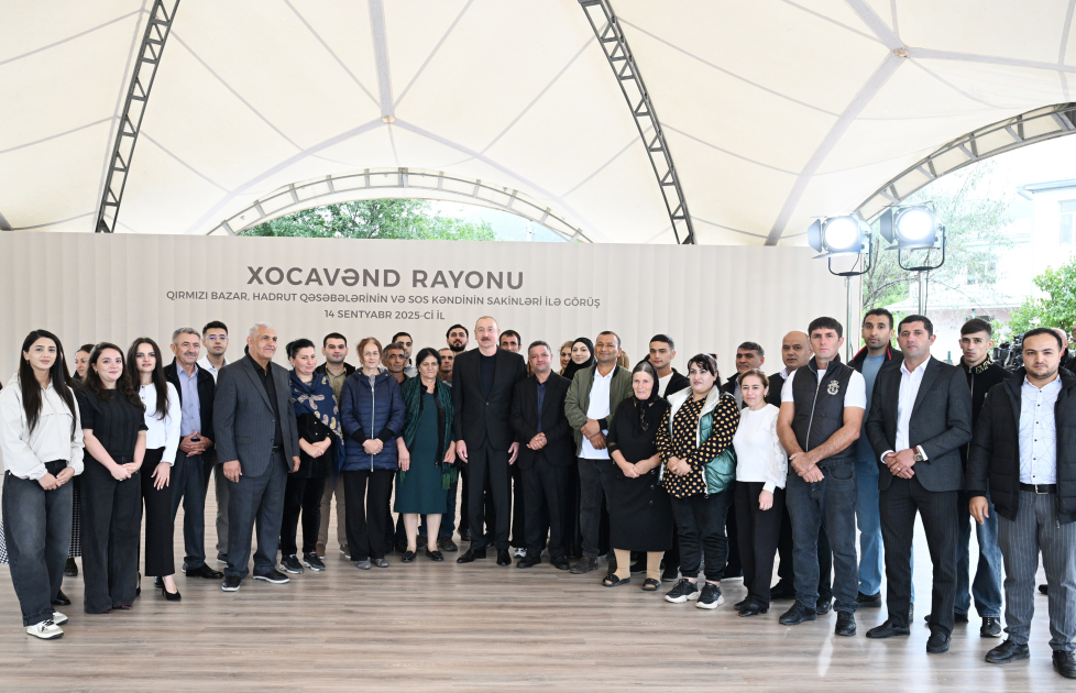 Prezident İlham Əliyev Qırmızı Bazar, Hadrut qəsəbələrinin və Sos kəndinin sakinləri ilə görüşüb (FOTO)