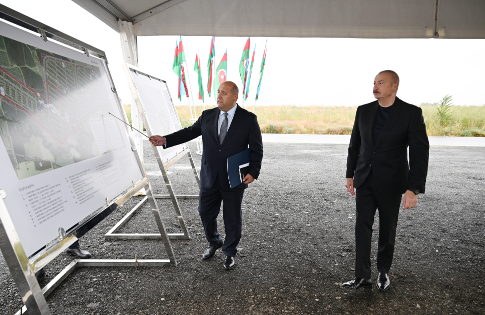 Prezident İlham Əliyev Füzuli rayonunun yeni salınacaq Qaraxanbəyli kəndinin təməlini qoyub (FOTO)