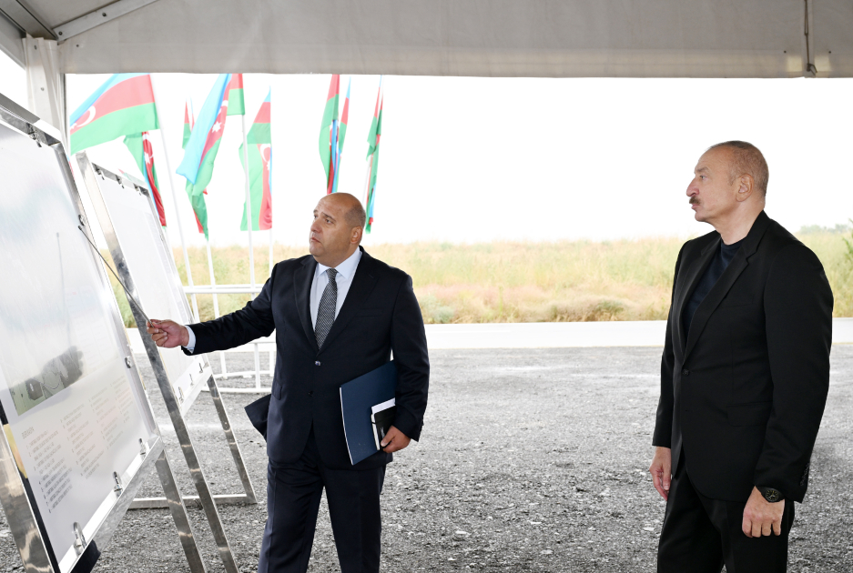 Prezident İlham Əliyev Füzuli rayonunun yeni salınacaq Qaraxanbəyli kəndinin təməlini qoyub (FOTO)