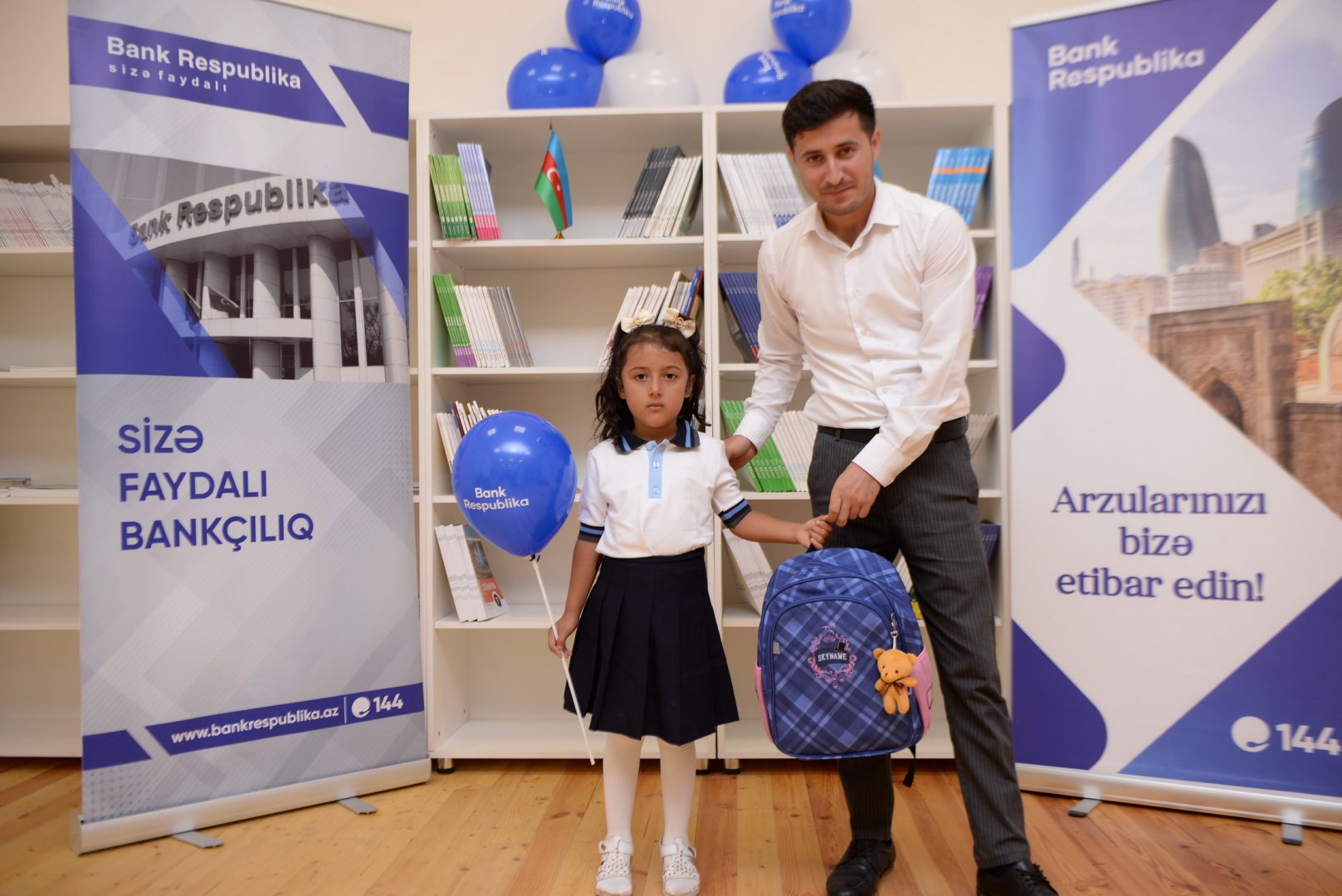 Bank Respublika Ağdamda ilk dəfə məktəbə gedəcək birinciləri sevindirdi (FOTO)