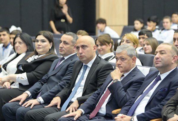 Emin Əmrullayev Bilik Gününü Şuşa şəhəri 1 nömrəli tam orta məktəbdə qeyd edib
