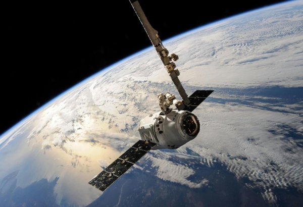 “New Shepard” suborbital uçuşla altı turisti kosmosa daşıdı