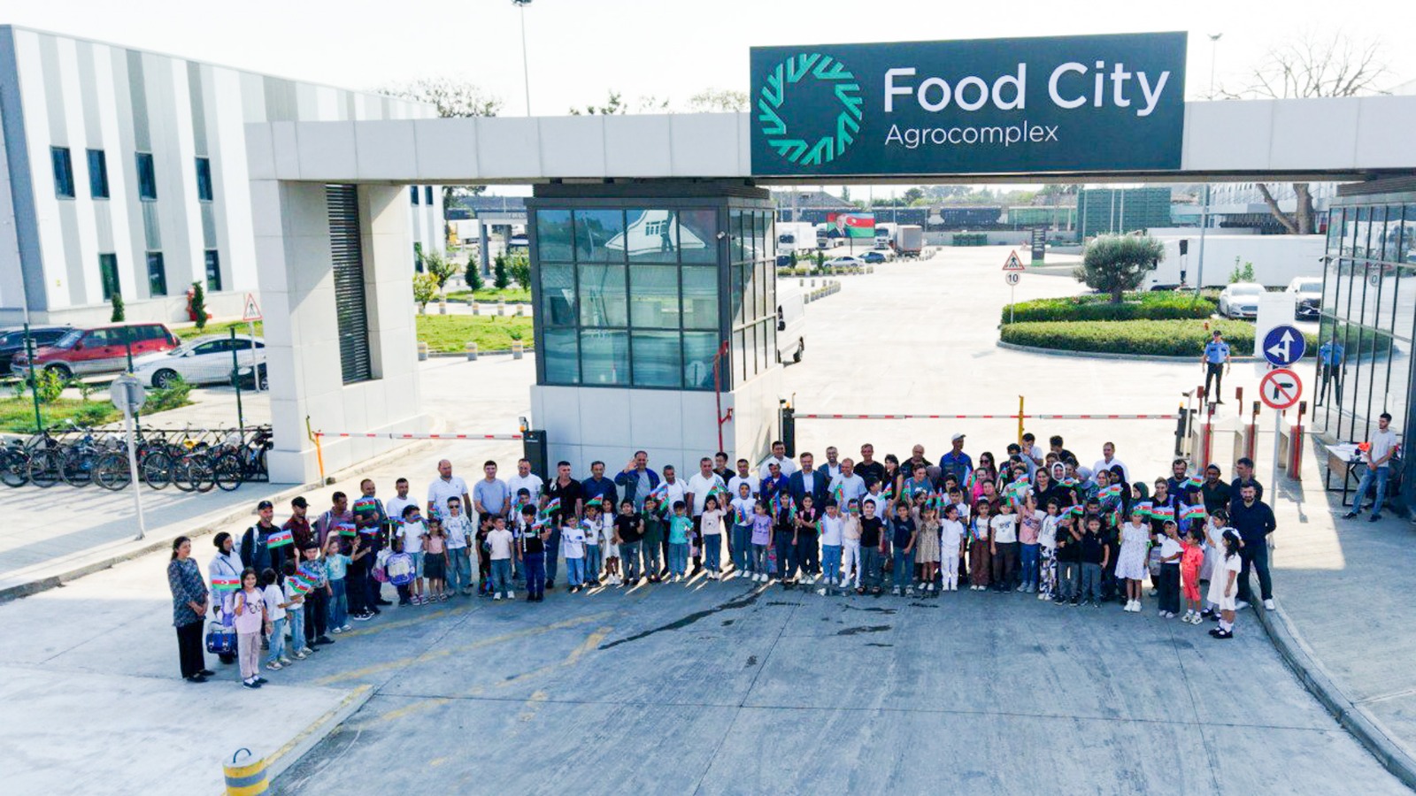 Food City Agrocomplex məktəbliləri sevindirdi (FOTO)