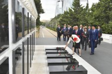Çin nümayəndə heyəti Ulu Öndərin məzarını və Şəhidlər xiyabanını ziyarət edib (FOTO)