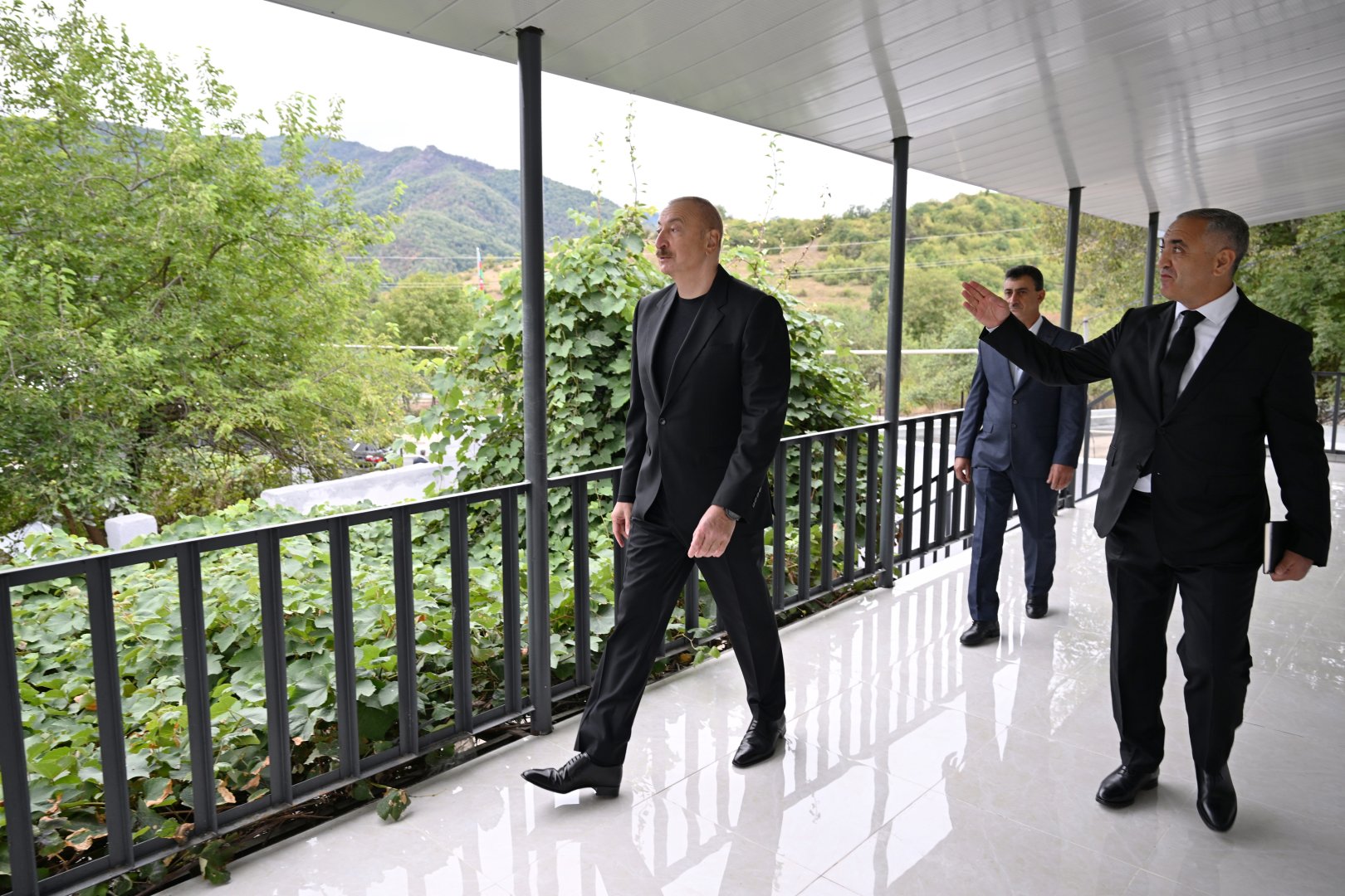 Prezident İlham Əliyev Xocalı rayonunun Badara kəndində olub (FOTO)