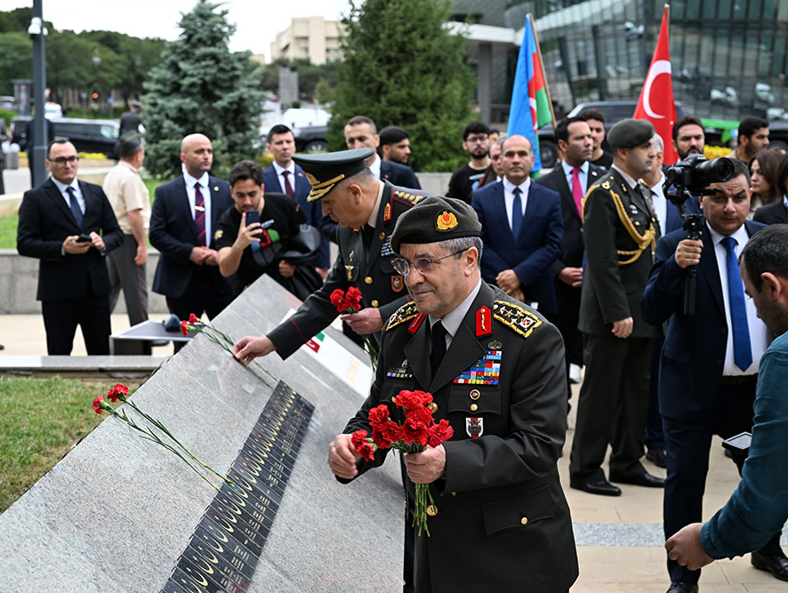 Türkiyənin Baş Qərargah rəisi Azərbaycana gəlib (FOTO)