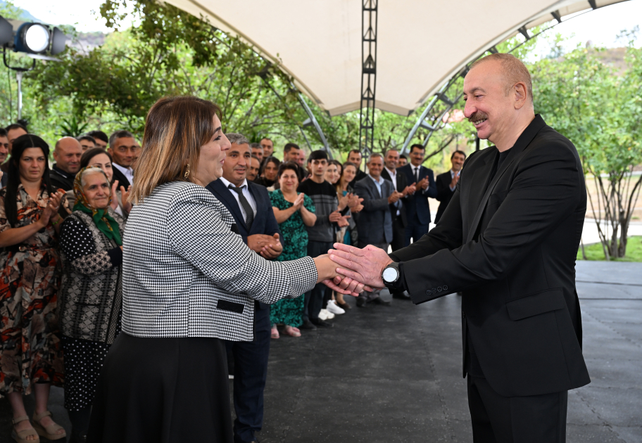 Prezident İlham Əliyev Xocalının Badara, Daşbulaq, Seyidbəyli və Şuşakənd kəndlərinin sakinləri ilə görüşüb (FOTO)