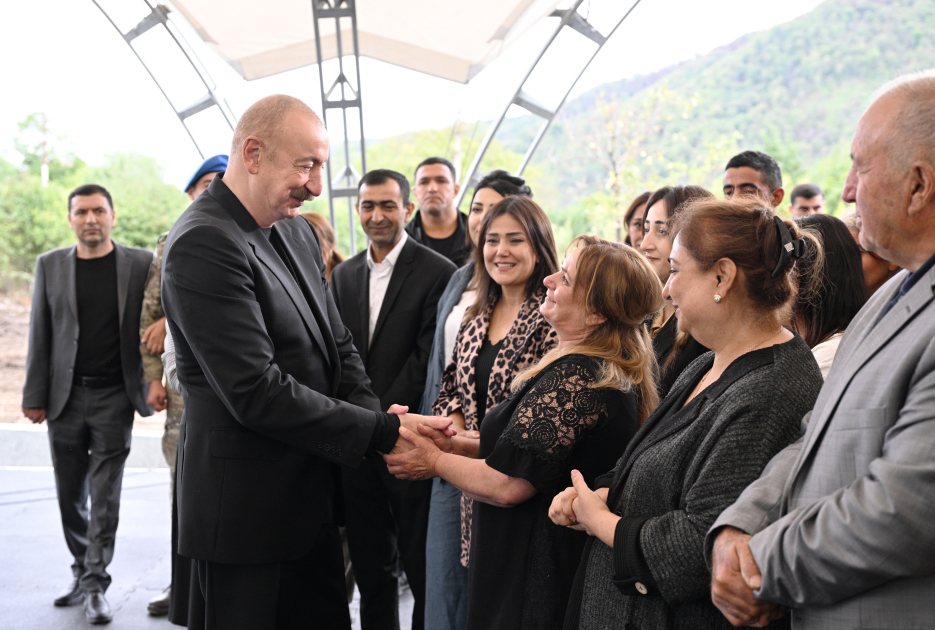 Prezident İlham Əliyev Xocalının Badara, Daşbulaq, Seyidbəyli və Şuşakənd kəndlərinin sakinləri ilə görüşüb (FOTO)