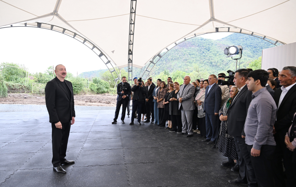 Prezident İlham Əliyev Xocalının Badara, Daşbulaq, Seyidbəyli və Şuşakənd kəndlərinin sakinləri ilə görüşüb (FOTO)