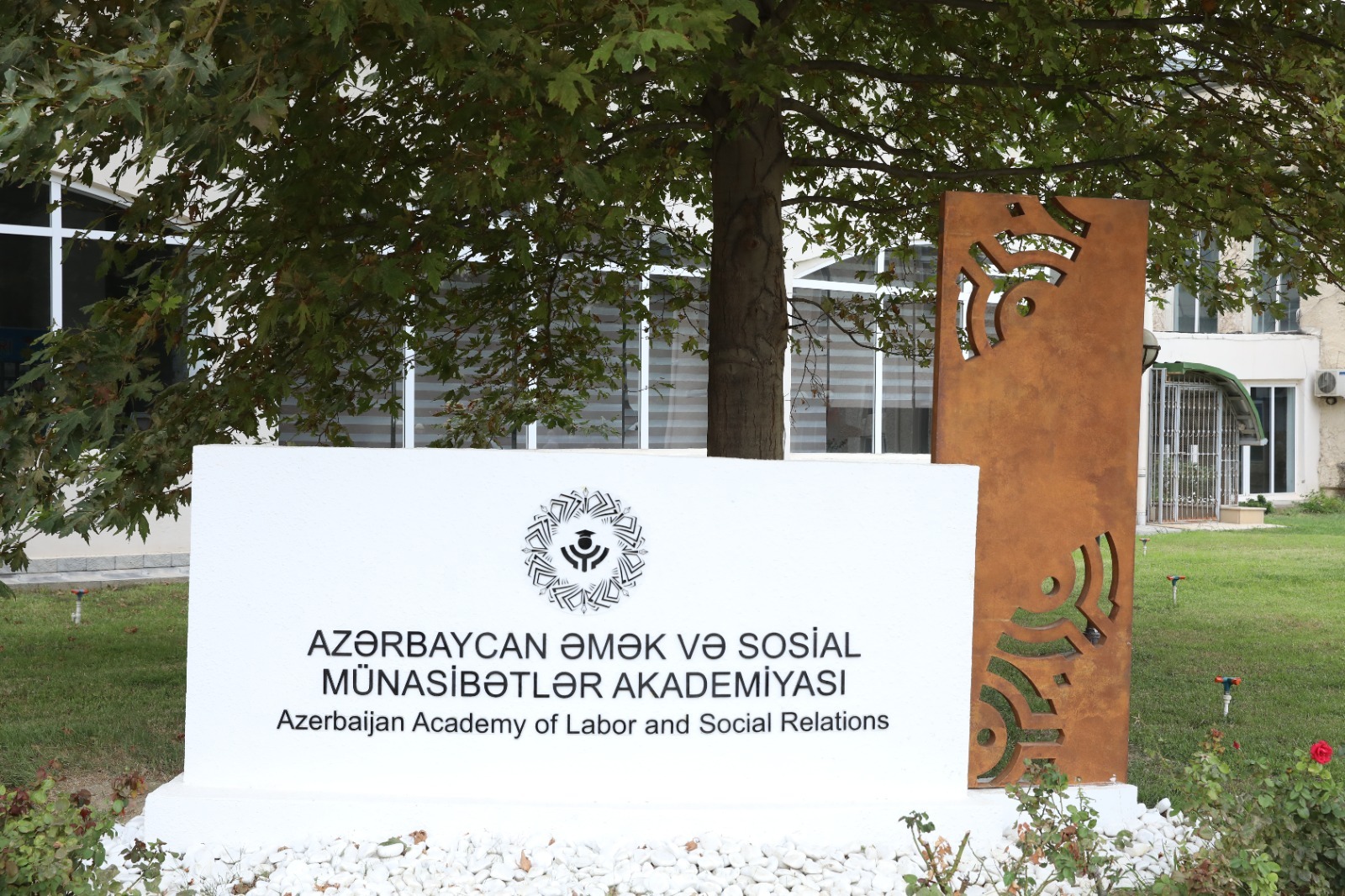 Əmək və Sosial Münasibətlər Akademiyasında Bilik Günü münasibətilə tədbir keçirilib (FOTO)
