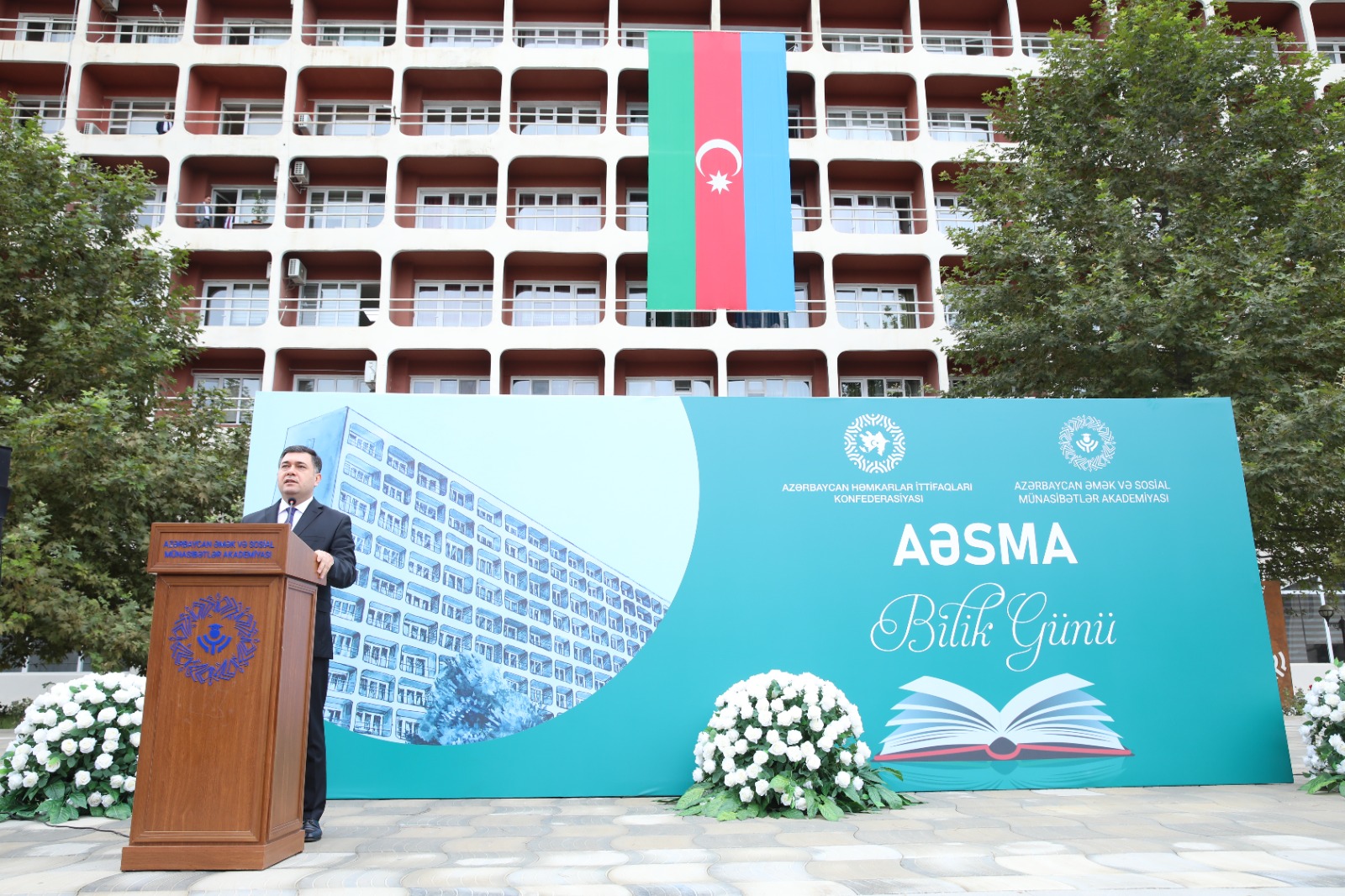 Əmək və Sosial Münasibətlər Akademiyasında Bilik Günü münasibətilə tədbir keçirilib (FOTO)
