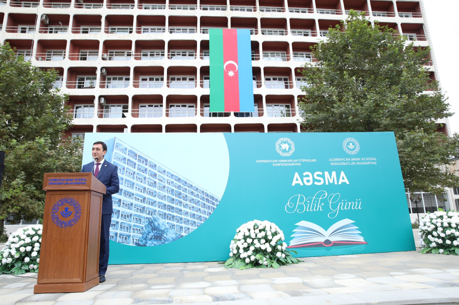 Əmək və Sosial Münasibətlər Akademiyasında Bilik Günü münasibətilə tədbir keçirilib (FOTO)