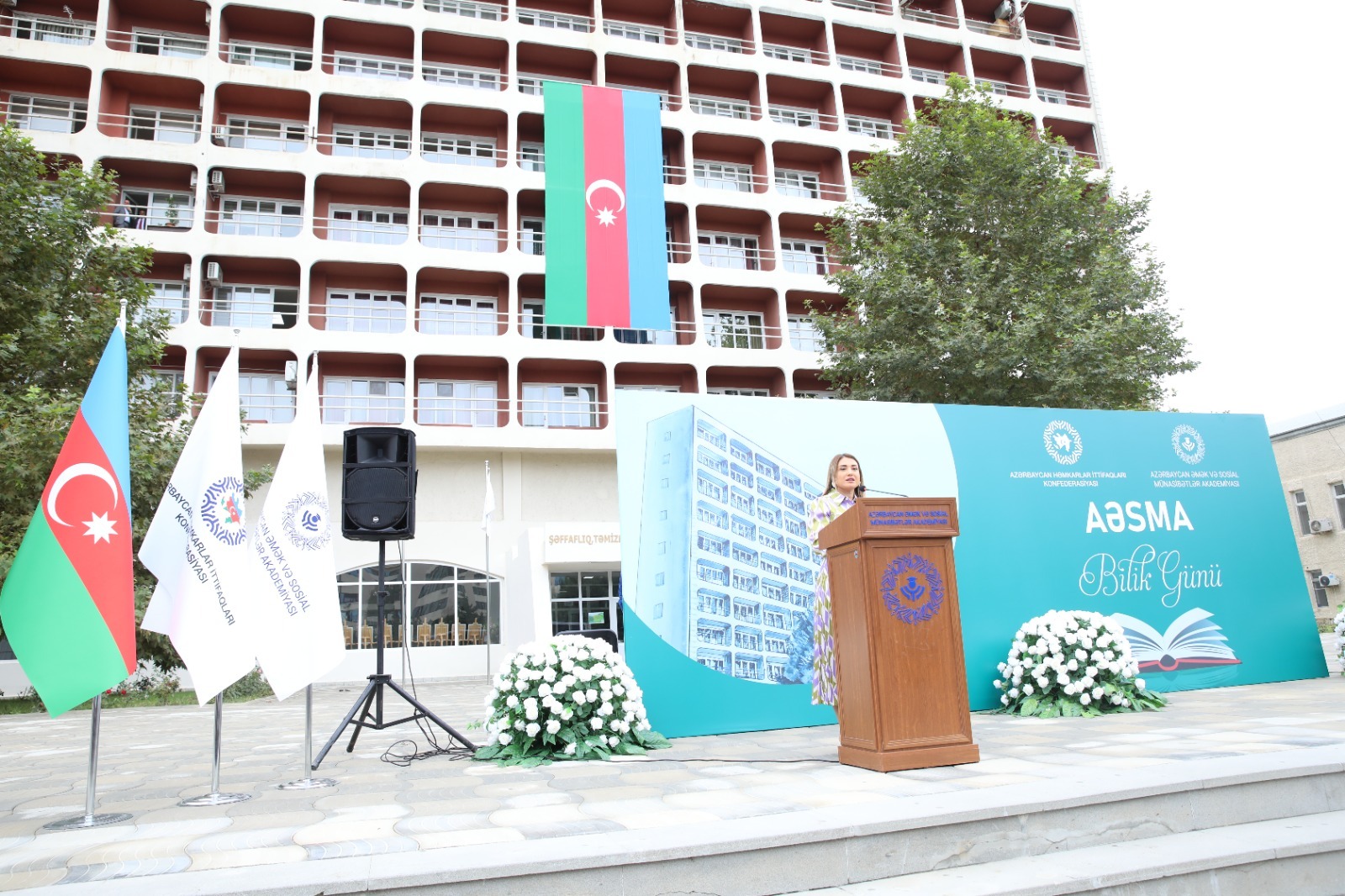 Əmək və Sosial Münasibətlər Akademiyasında Bilik Günü münasibətilə tədbir keçirilib (FOTO)