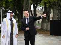 Azərbaycan və Birləşmiş Ərəb Əmirliklərinin Prezidentləri Şuşada Azərbaycanın tanınmış şəxsiyyətlərinin güllələnmiş heykəllərinə baxıblar (FOTO)