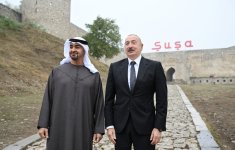 Azərbaycanın və Birləşmiş Ərəb Əmirliklərinin Prezidentləri Şuşa qalasının önündə foto çəkdiriblər (FOTO)