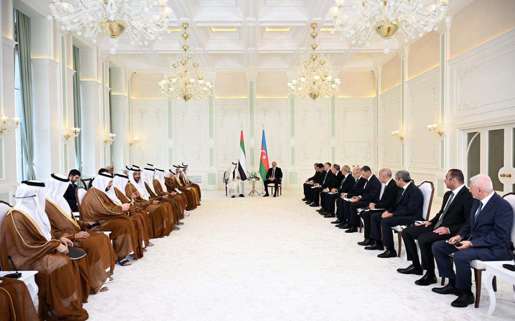 Prezidentlər İlham Əliyevin və Şeyx Məhəmməd bin Zayed Al Nəhyanın geniş tərkibdə görüşü olub, Azərbaycan-Birləşmiş Ərəb Əmirlikləri sənədləri mübadilə edilib (FOTO)