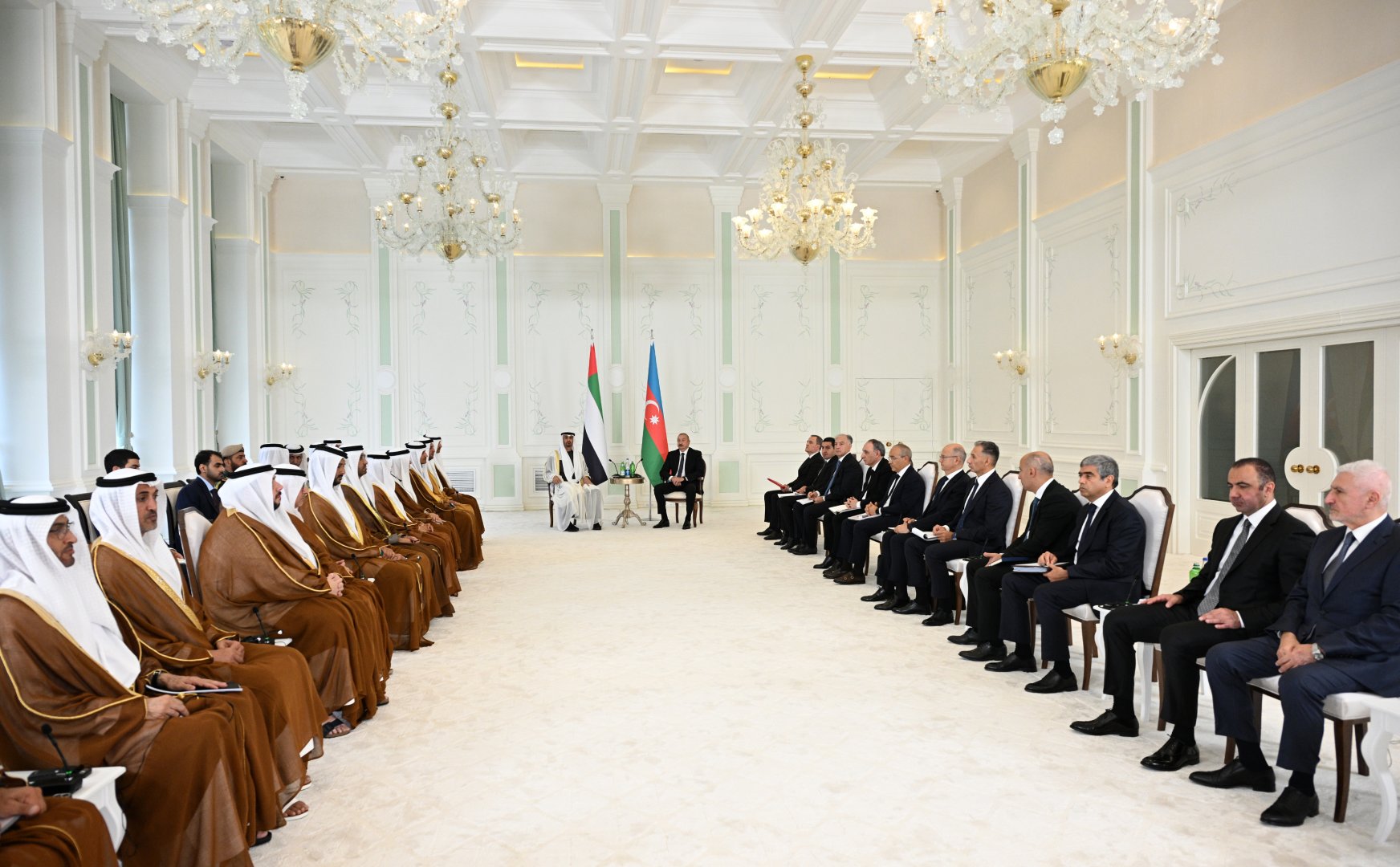 Prezidentlər İlham Əliyevin və Şeyx Məhəmməd bin Zayed Al Nəhyanın geniş tərkibdə görüşü olub, Azərbaycan-Birləşmiş Ərəb Əmirlikləri sənədləri mübadilə edilib (FOTO)