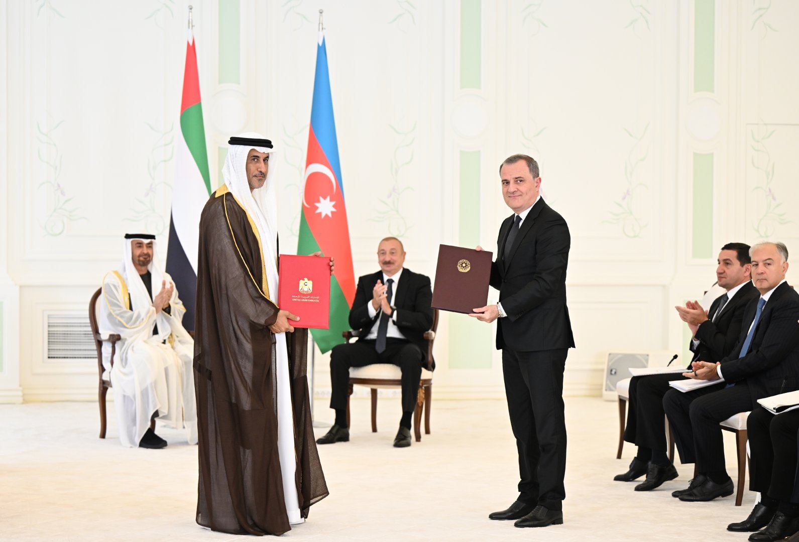 Prezidentlər İlham Əliyevin və Şeyx Məhəmməd bin Zayed Al Nəhyanın geniş tərkibdə görüşü olub, Azərbaycan-Birləşmiş Ərəb Əmirlikləri sənədləri mübadilə edilib (FOTO)